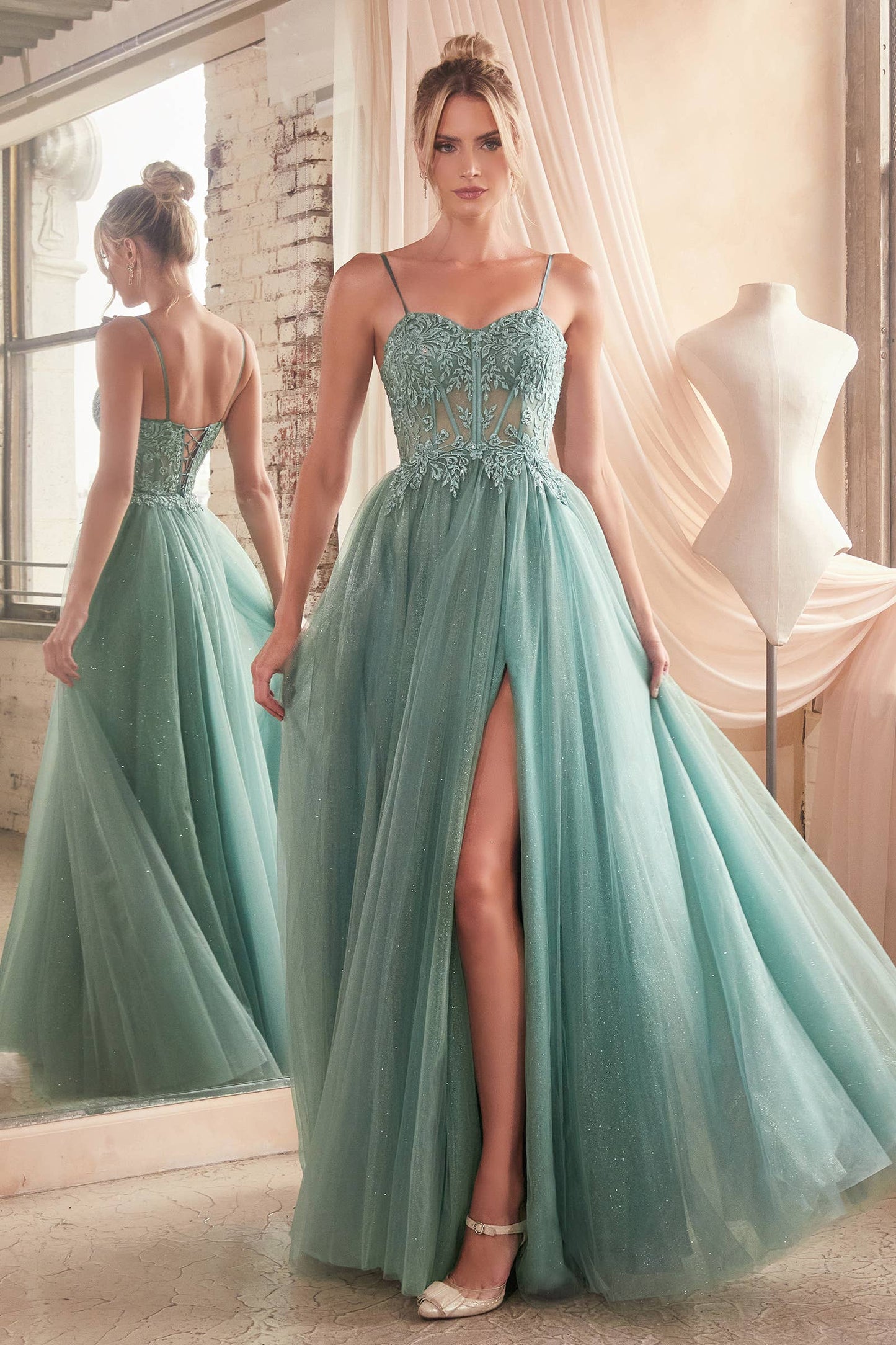 A-LINIENKLEID AUS SPITZE UND MEHRLAGIGEM TÜLL