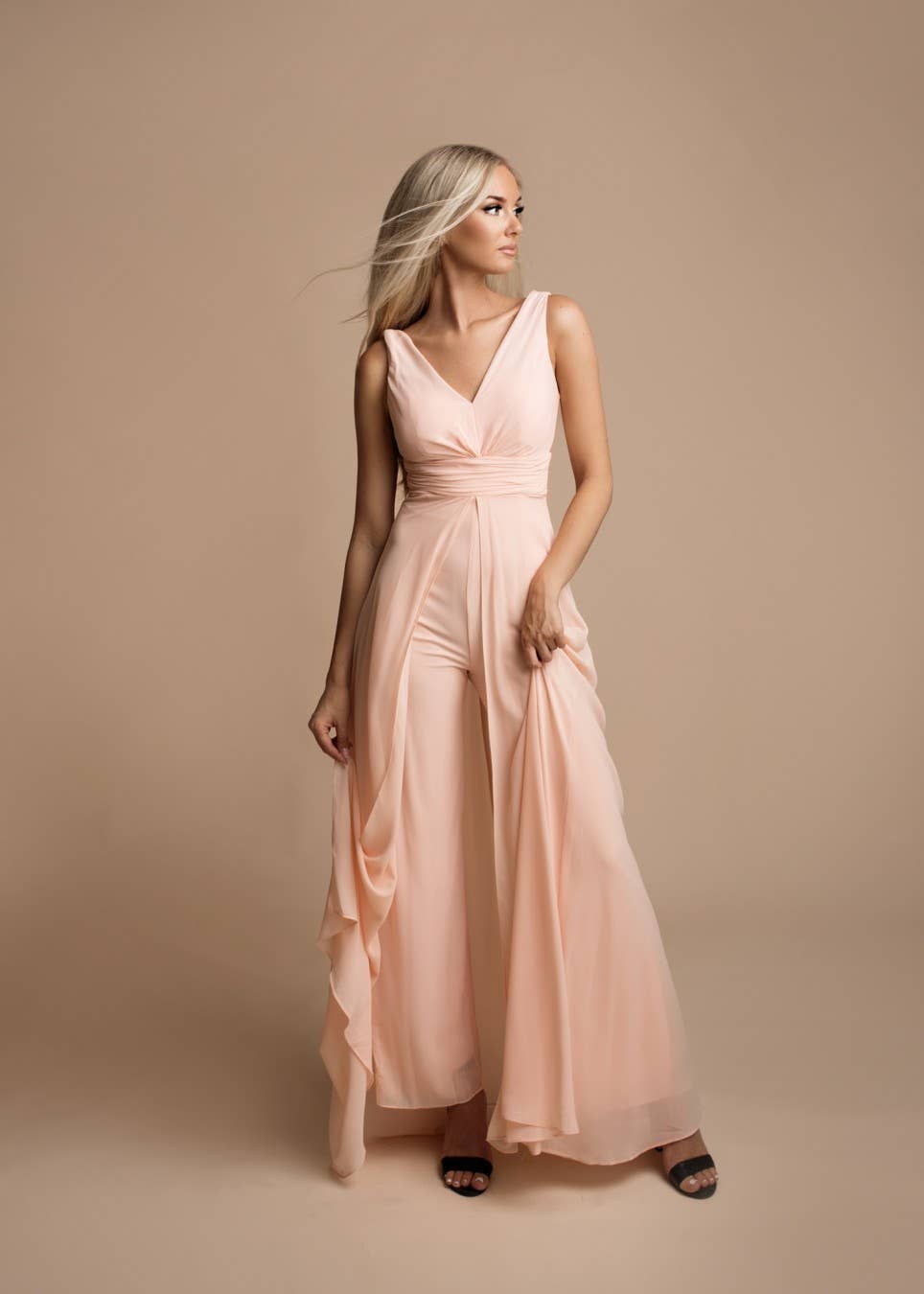 R1451 - Jumpsuitkleid mit tiefem V-Ausschnitt