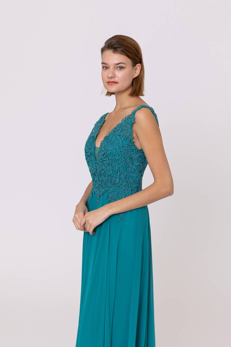R0268 STRASSE
A-Linien-Kleid mit V-Ausschnitt und Rundhalsausschnitt