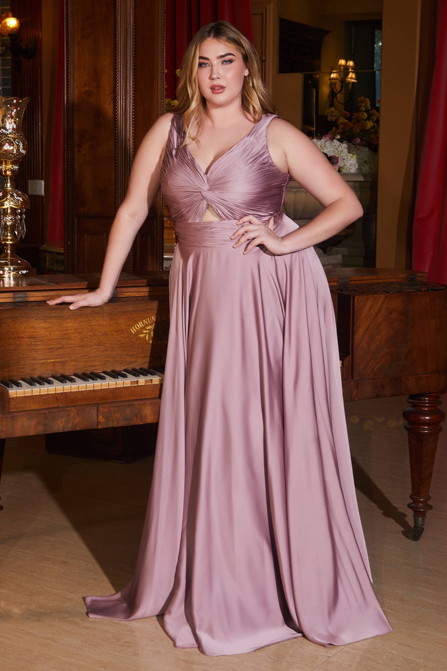A-LINIENKLEID AUS SATIN MIT SCHLÜSSELLOCH