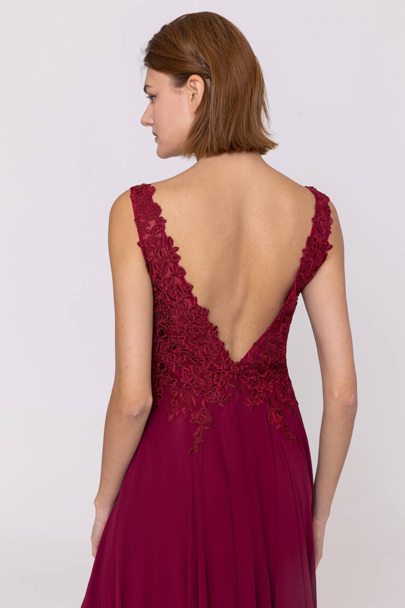 R0268 STRASSE
A-Linien-Kleid mit V-Ausschnitt und Rundhalsausschnitt