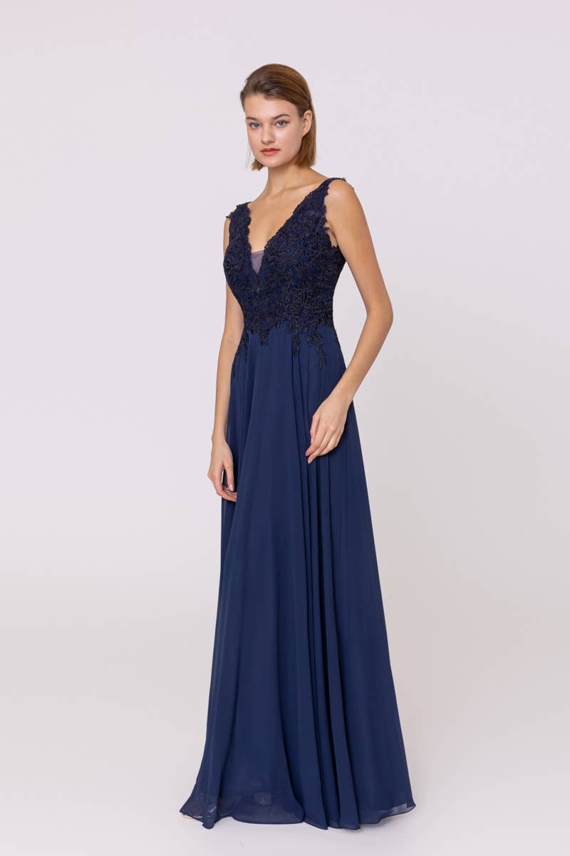 R0268 STRASSE
A-Linien-Kleid mit V-Ausschnitt und Rundhalsausschnitt