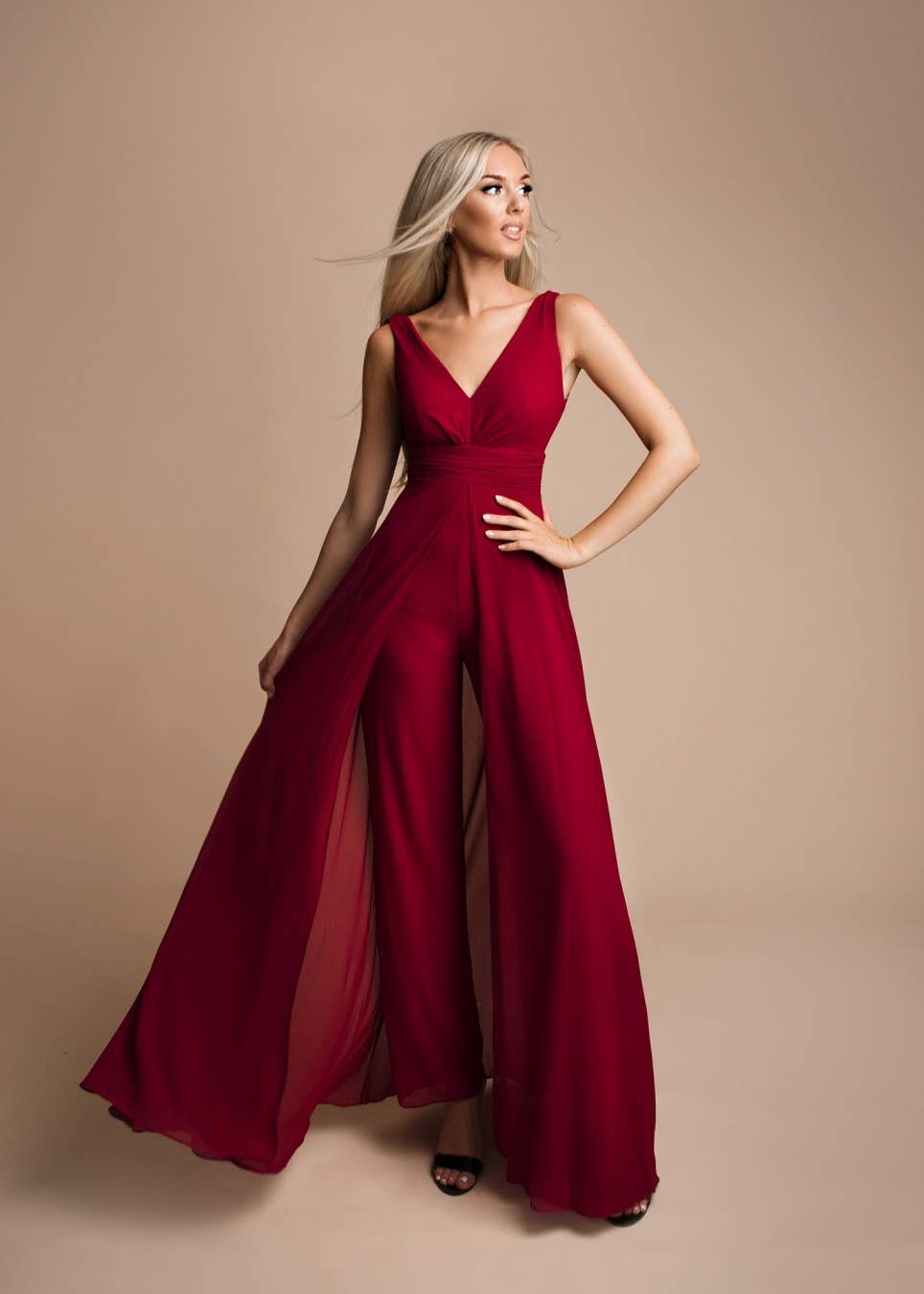 R1451 - Jumpsuitkleid mit tiefem V-Ausschnitt