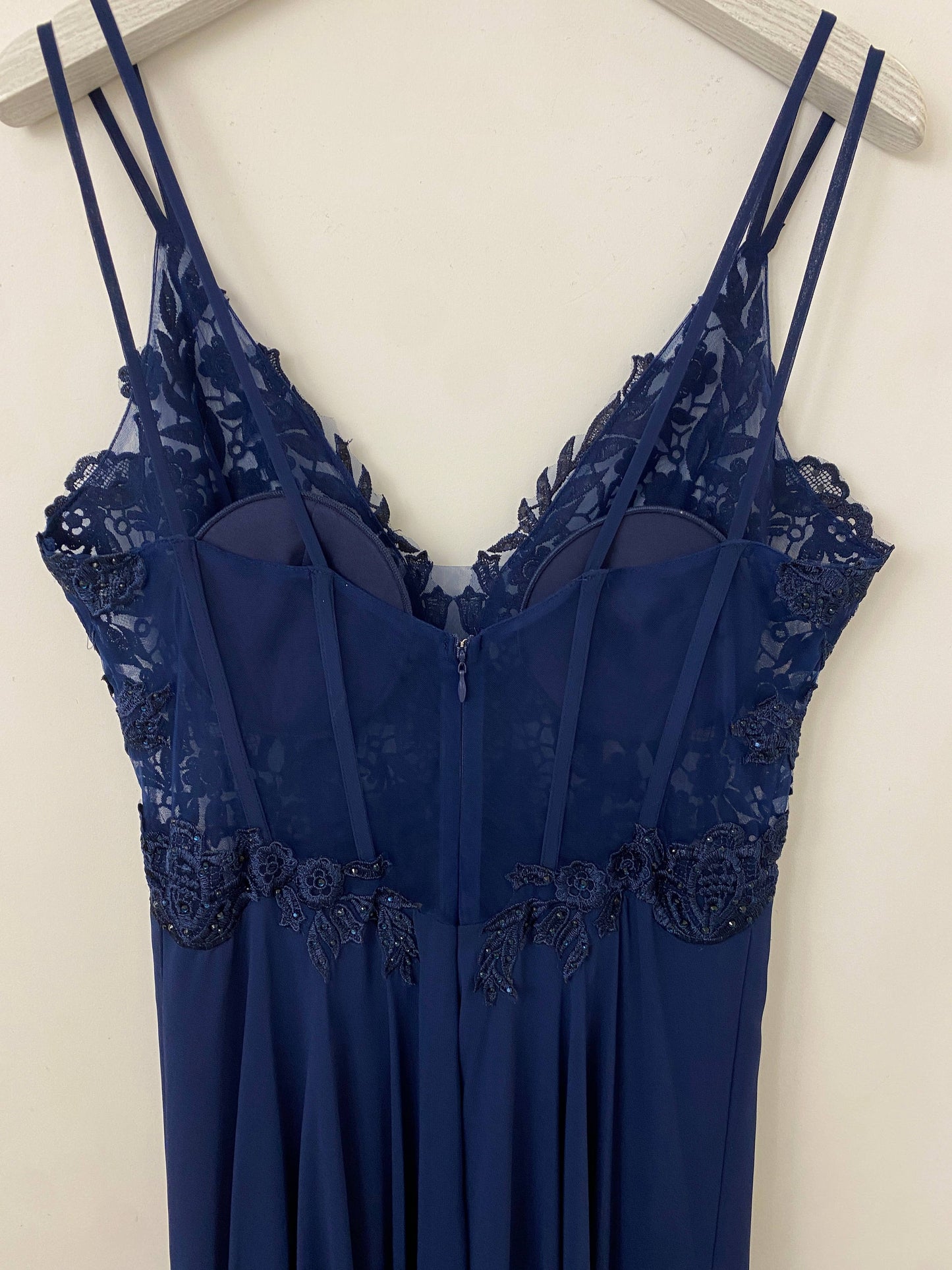 Langes Abendkleid mit Spitze und Riemen R1854