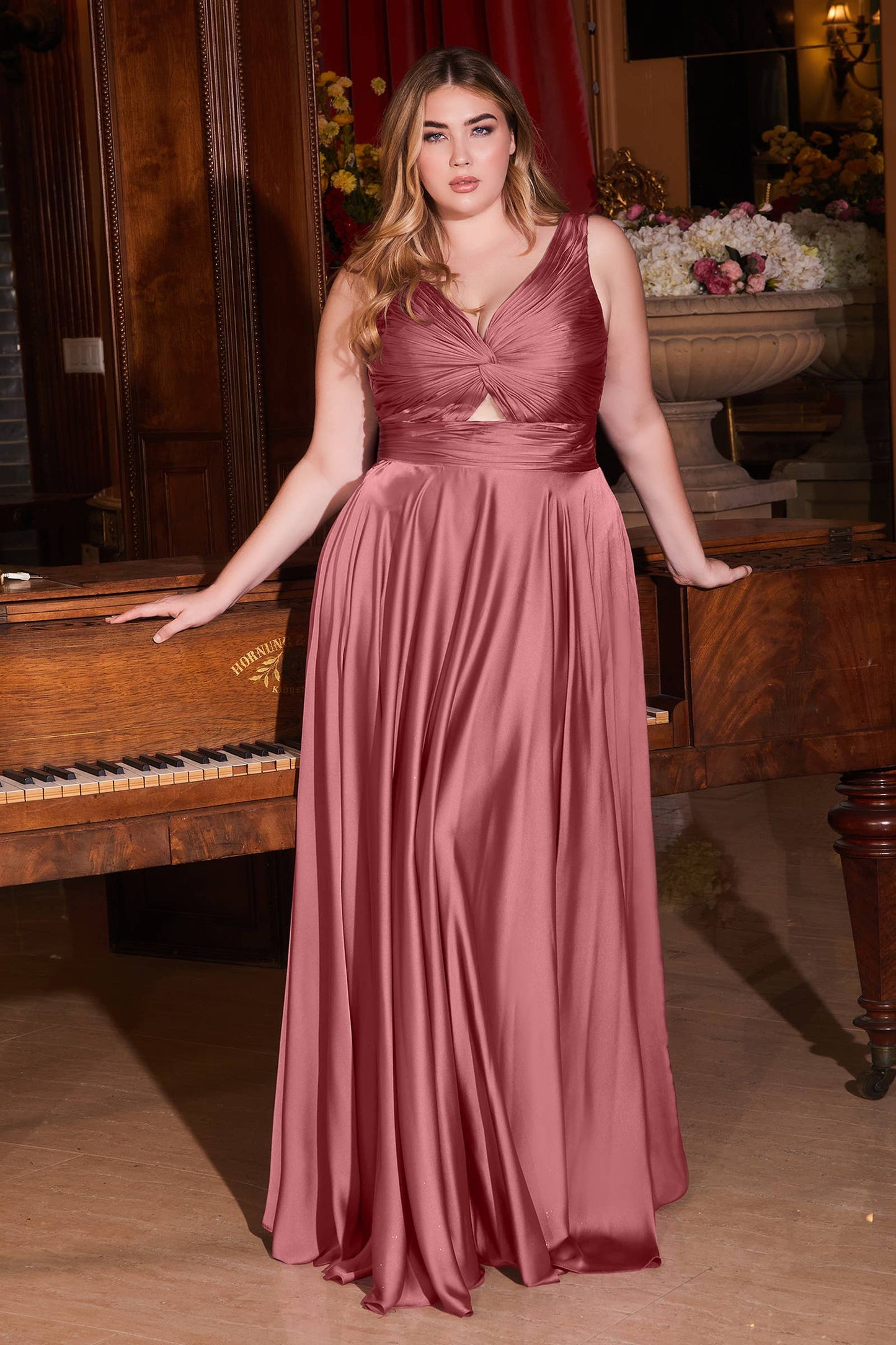 A-LINIENKLEID AUS SATIN MIT SCHLÜSSELLOCH