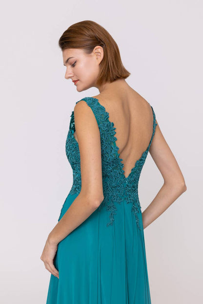 R0268 STRASSE
A-Linien-Kleid mit V-Ausschnitt und Rundhalsausschnitt