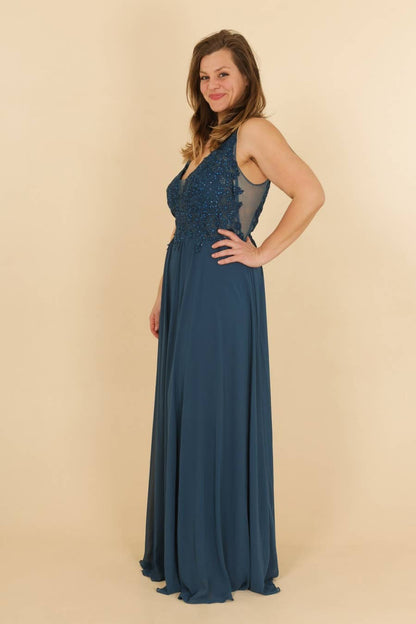 Elegantes Abendkleid in Petrol mit Spitzen- und Pailletten-Details