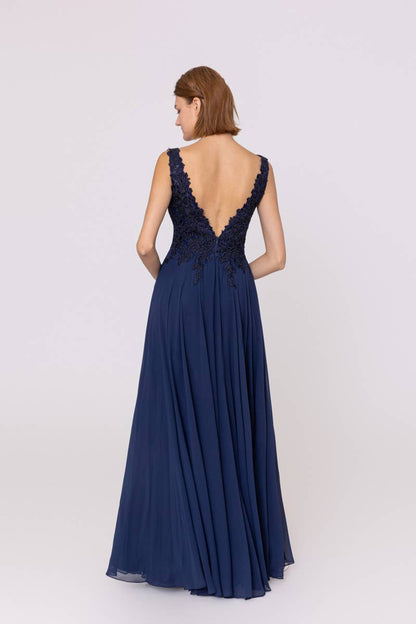 R0268 STRASSE
A-Linien-Kleid mit V-Ausschnitt und Rundhalsausschnitt