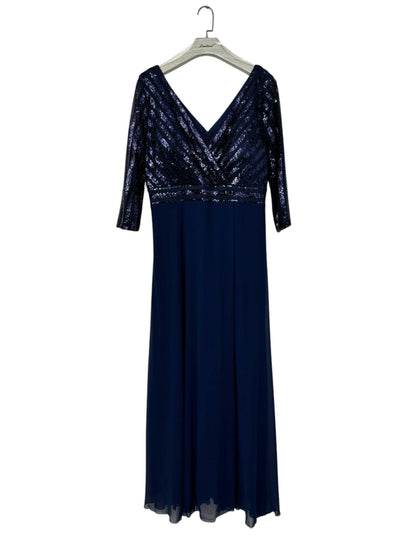 Abendkleid in Übergröße aus Pailletten mit Ärmeln R1896G