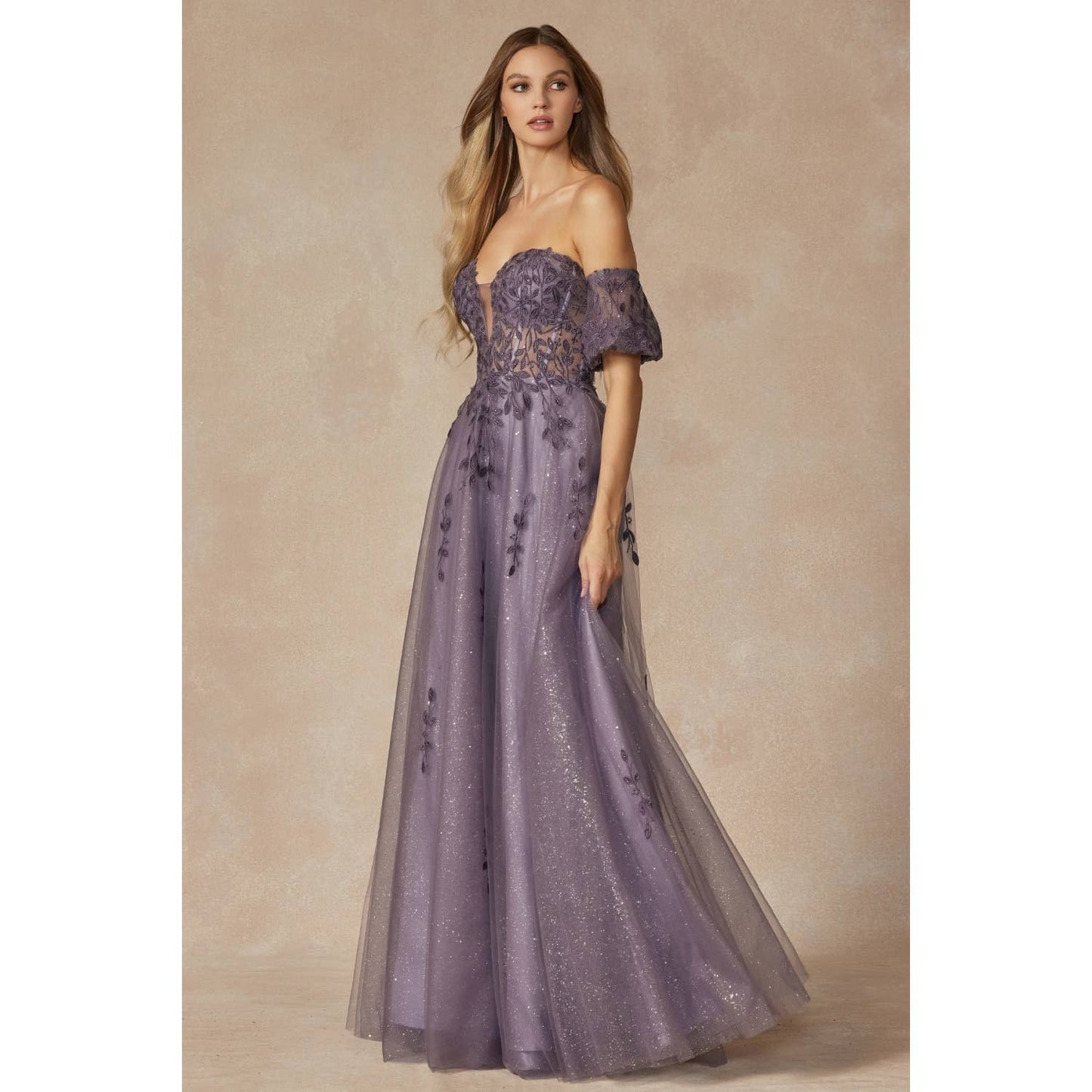 Kleid mit abnehmbaren Ärmel