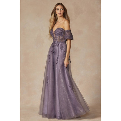 Kleid mit abnehmbaren Ärmel