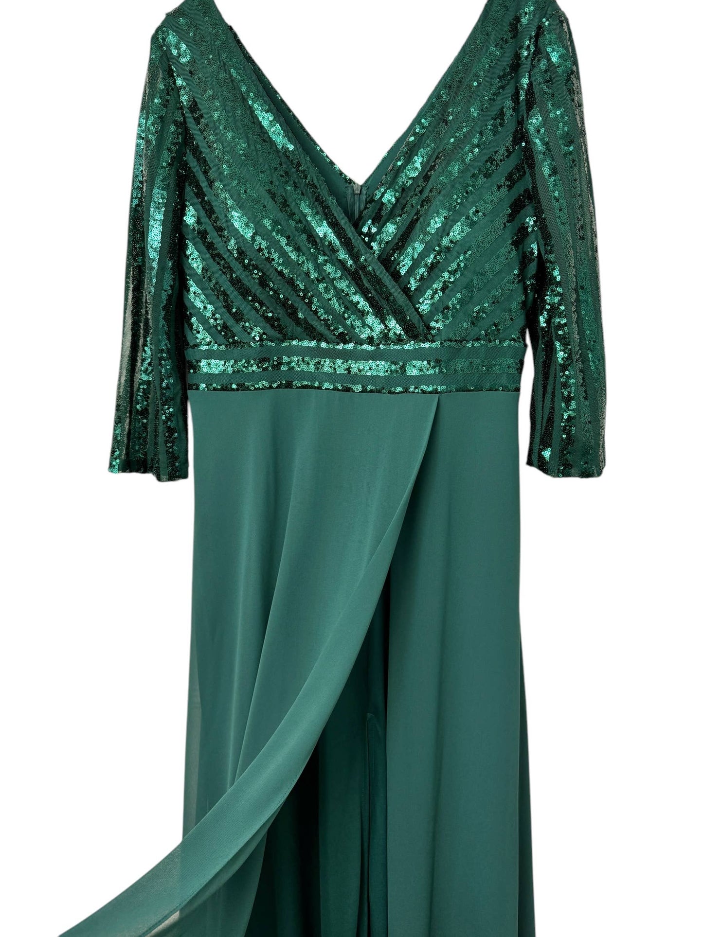 Abendkleid in Übergröße aus Pailletten mit Ärmeln R1896G