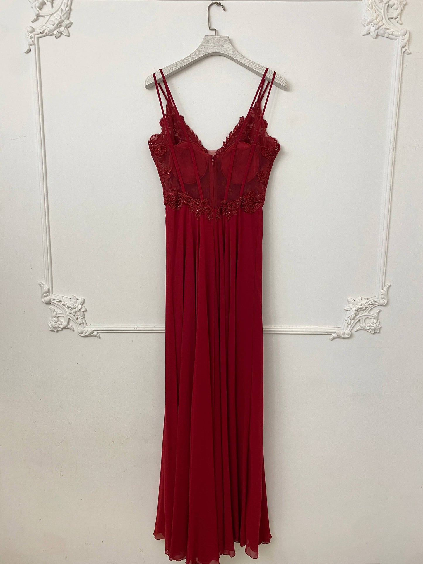 Langes Abendkleid mit Spitze und Riemen R1854