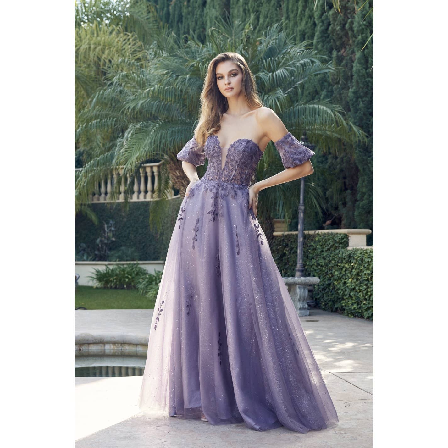 Kleid mit abnehmbaren Ärmel
