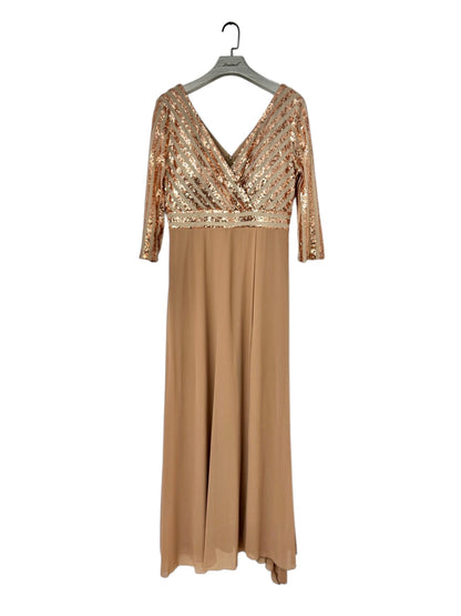 Abendkleid in Übergröße aus Pailletten mit Ärmeln R1896G