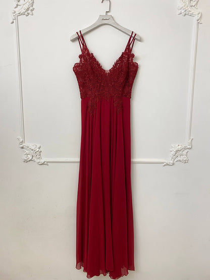 Langes Abendkleid mit Spitze und Riemen R1854