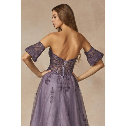 Kleid mit abnehmbaren Ärmel