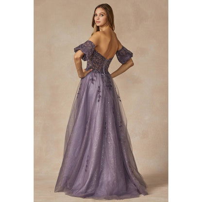 Kleid mit abnehmbaren Ärmel